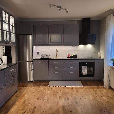 Lovely, Spacious Apartment With Free Parking Sandviken Bagian luar foto